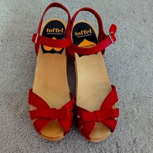 Swedish Hasbeens red leather straps clogs, size 37